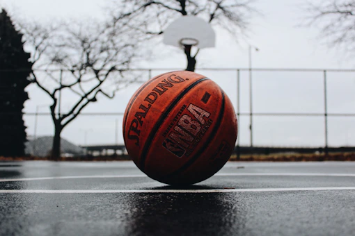 NBA季后赛激烈对抗