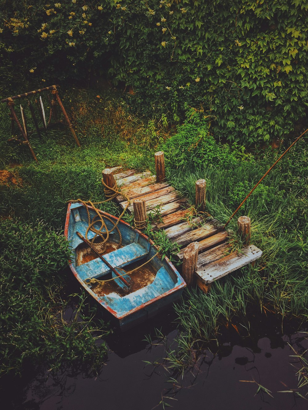 blue and brown canoe beside dock