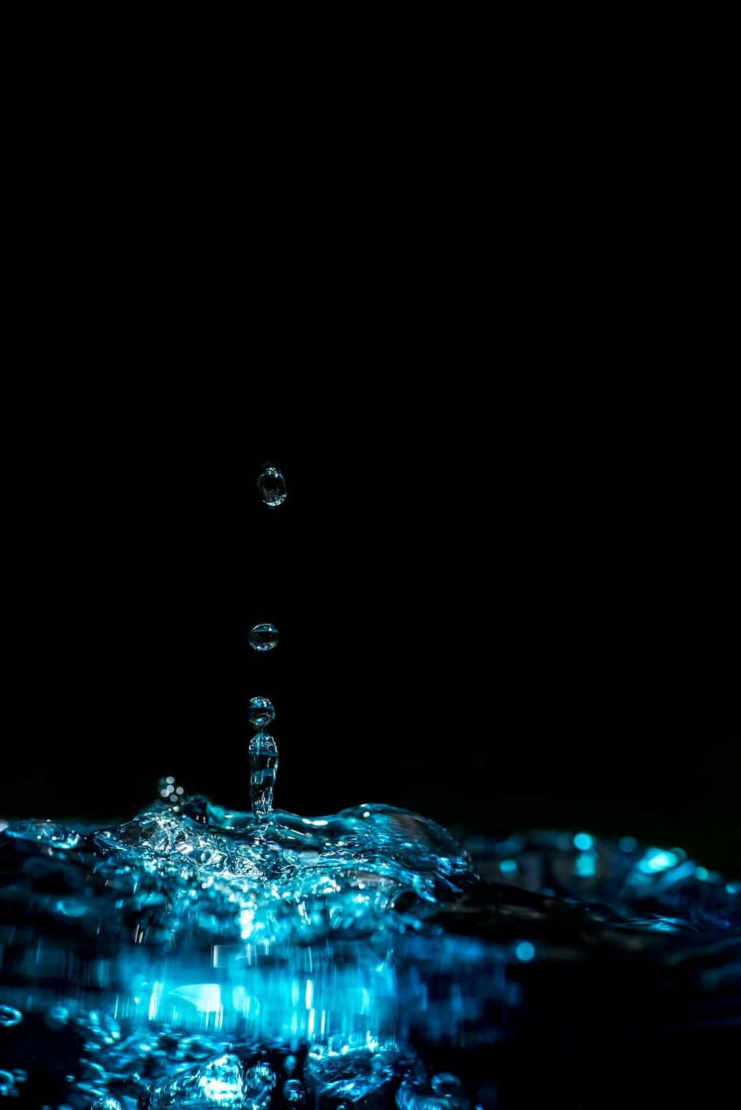 time-lapse photography of dropping water