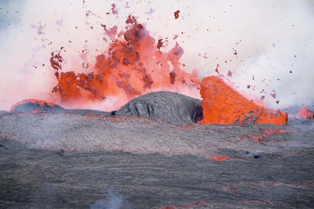 respingos de lava em rochas