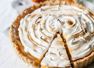 round sliced pie with cream