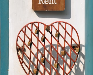 closeup photo of room for rent sign