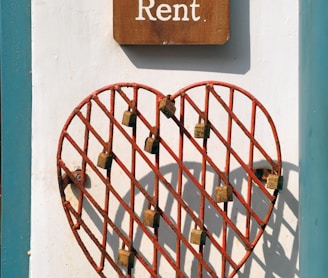 closeup photo of room for rent sign