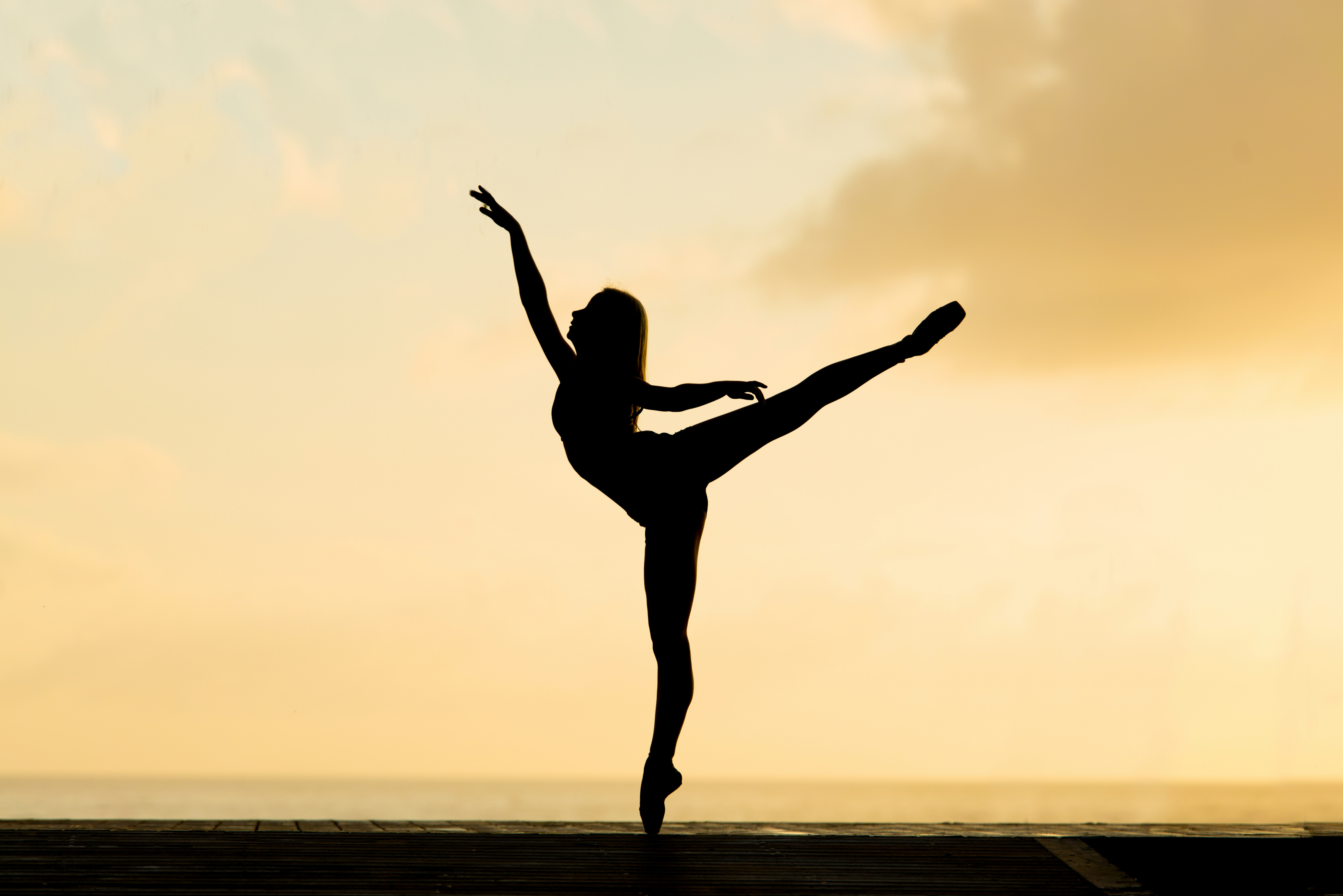 6 am in the morning, just before dawn. I wanted to get the beautiful sunrise at the Gold Coast in Australia for some special ballet photos with Rhiannon. The usually crowded area was empty and we had the best sky as a backdrop for our shots.