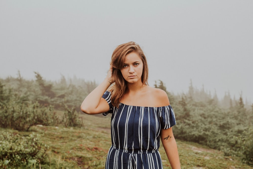 woman touching her hair during daytime