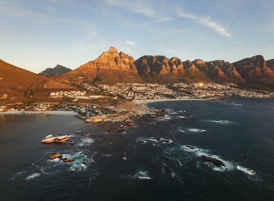 Rock formations with body of water — Cape Town, South Africa