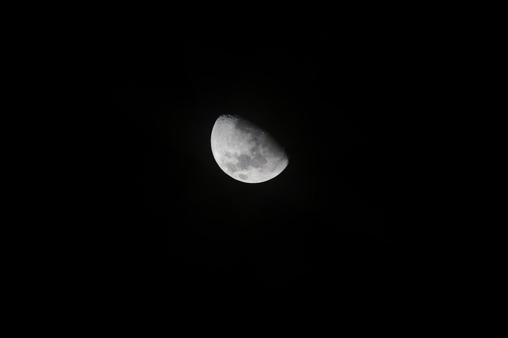 Mezza luna nella fotografia di paesaggio