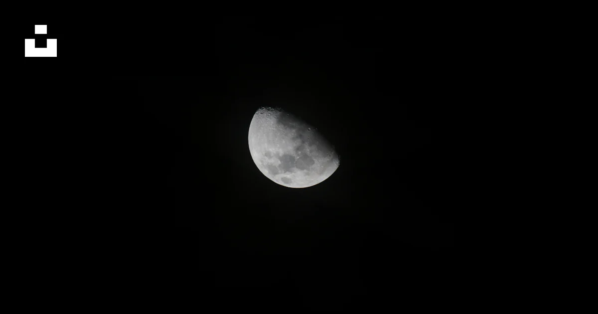 Halmoon Half moon in landscape photography photo – Free Brazil Image on Unsplash