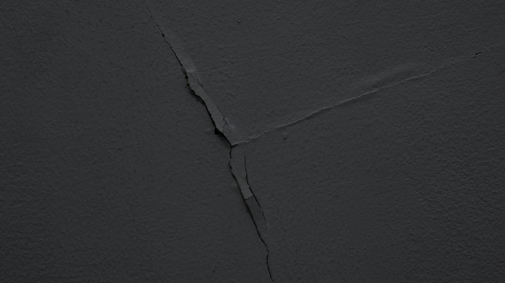 a crack in the side of a wall