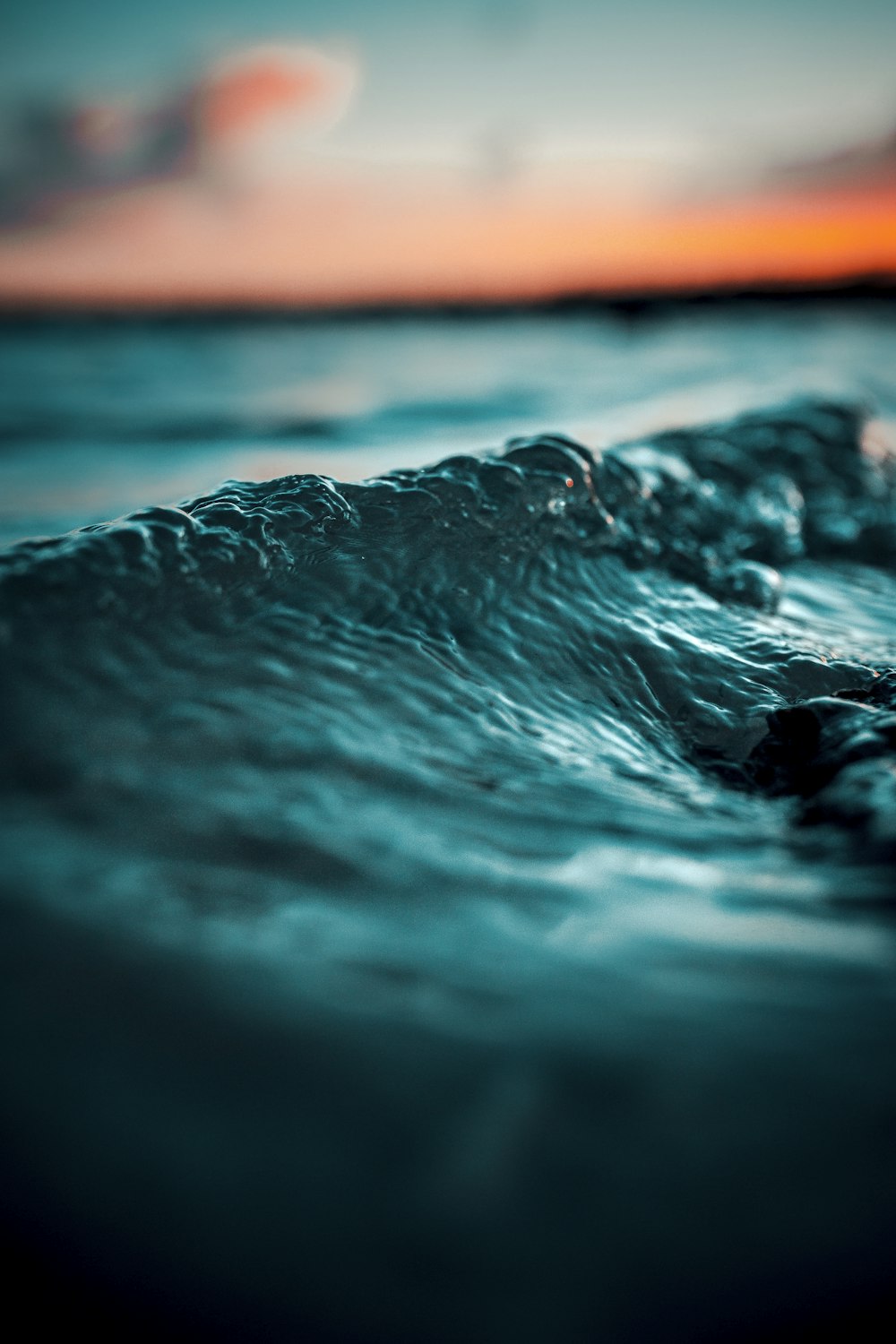 水波のセレクティブフォーカス写真