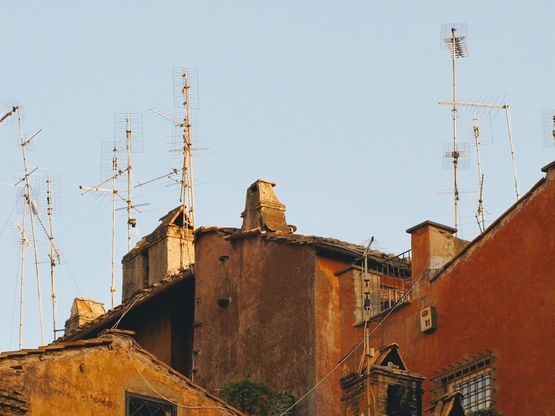houses with antennas on the roofs,