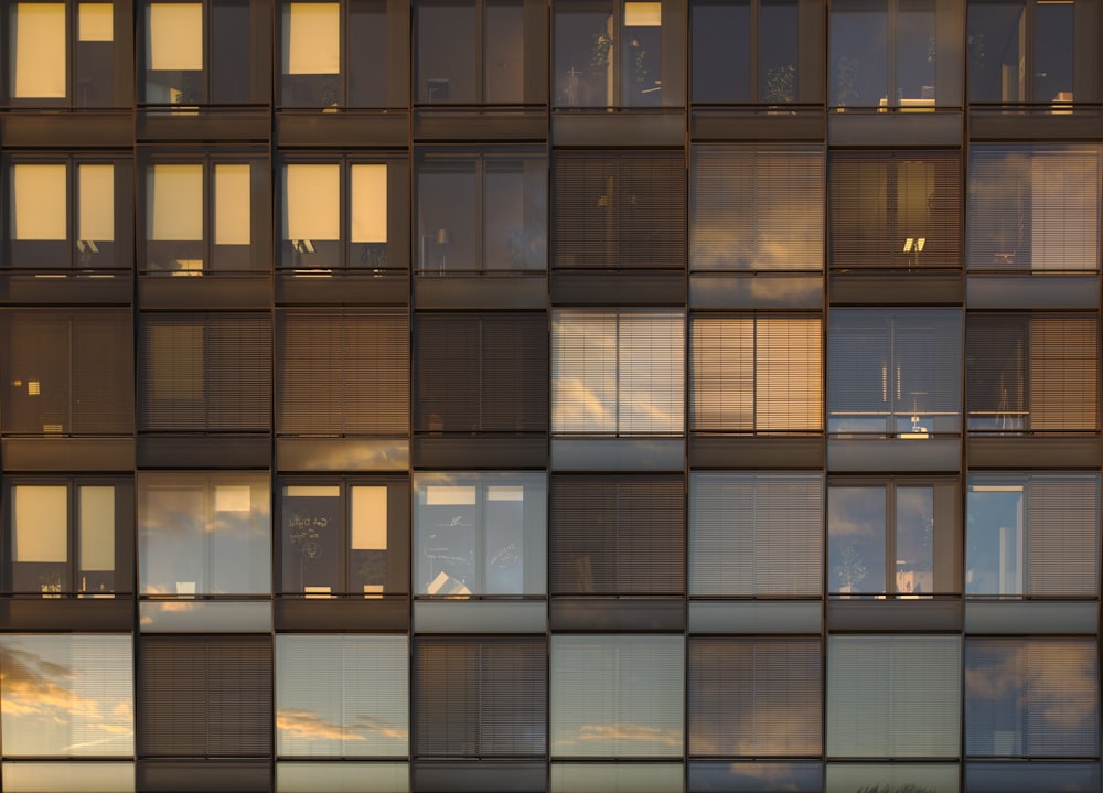 Gebäude mit Glasfenstern