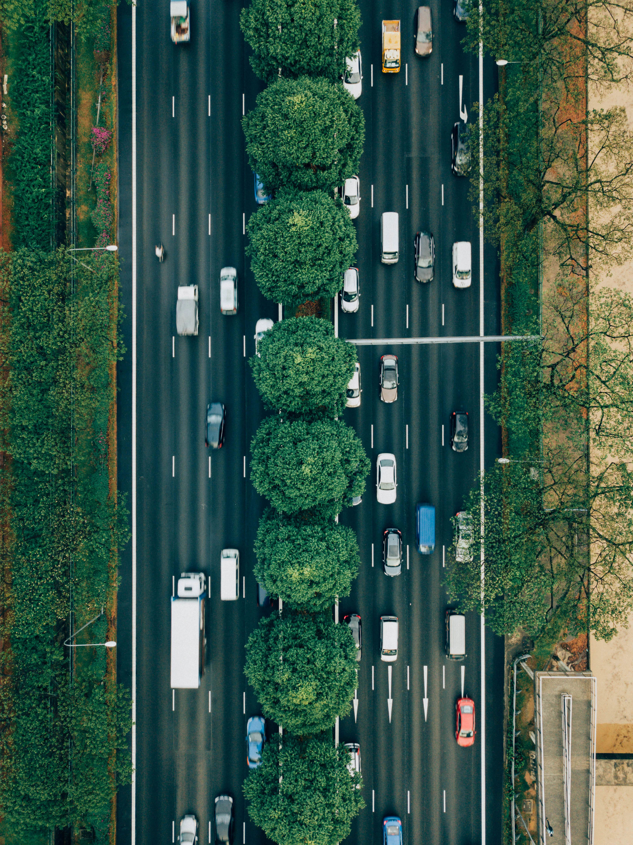 Estrada vista de cima, representando a construção de uma nova rota financeira