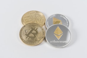 four round silver-colored and gold-colored Bitcoins