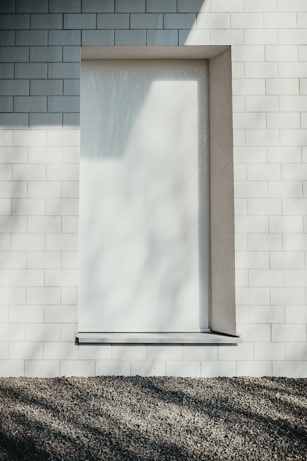 peinture murale blanche pendant la journée