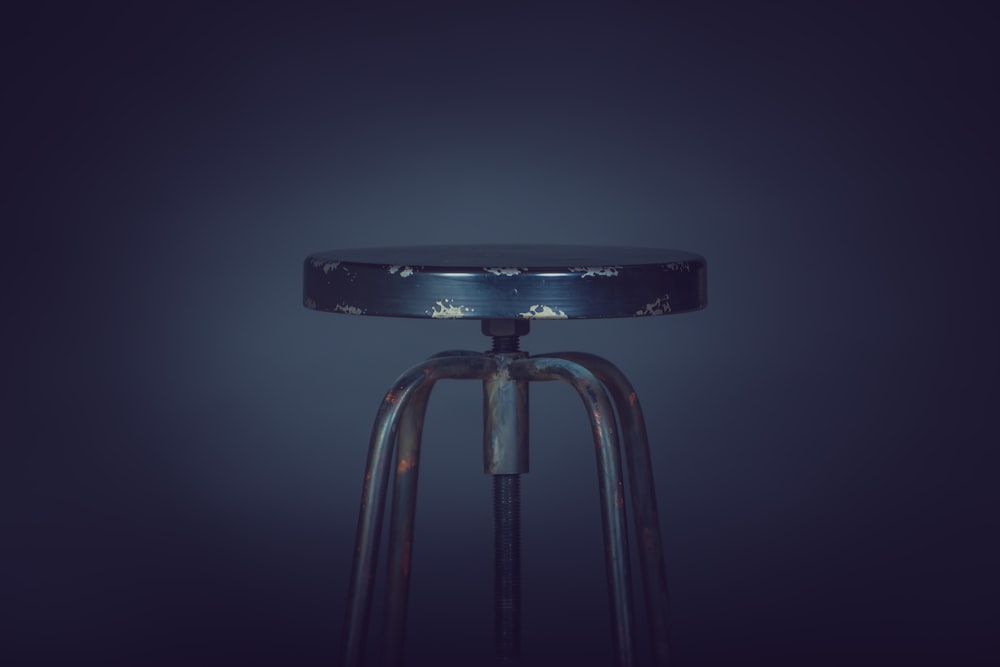 shallow focus photography of chair