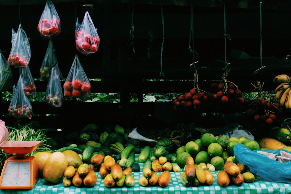 orange scale on fruit stand