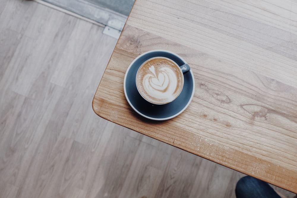 latte art on teacup