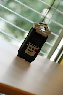 High-quality render of nanooś voice recorder showing sharp edges and brushed silver accents