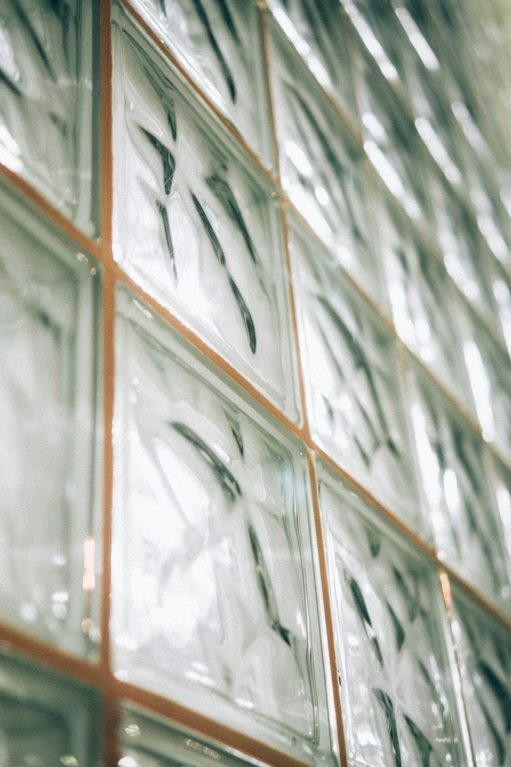 close-up photography of clear glass panel