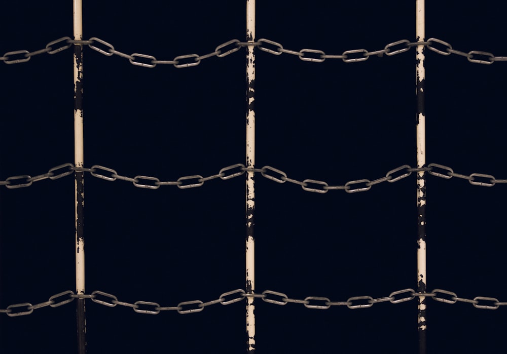 collage de cadena de metal gris