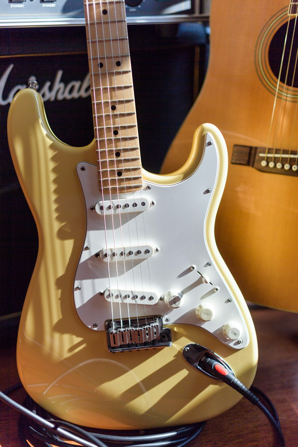 brown and white electric guitar