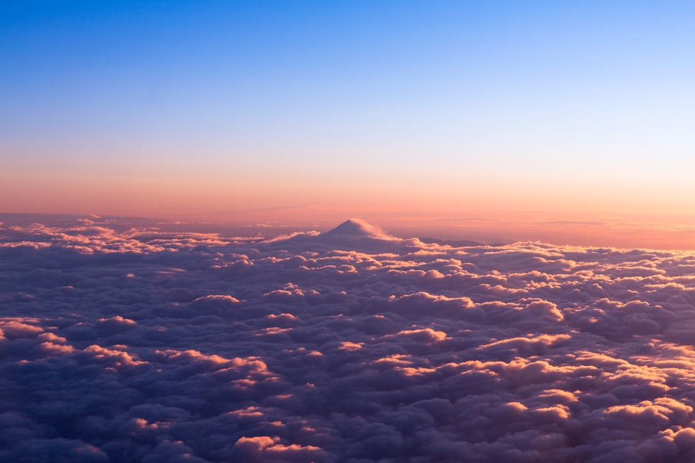 Weiße Wolken unter blauem Himmel Fotografie am Tag