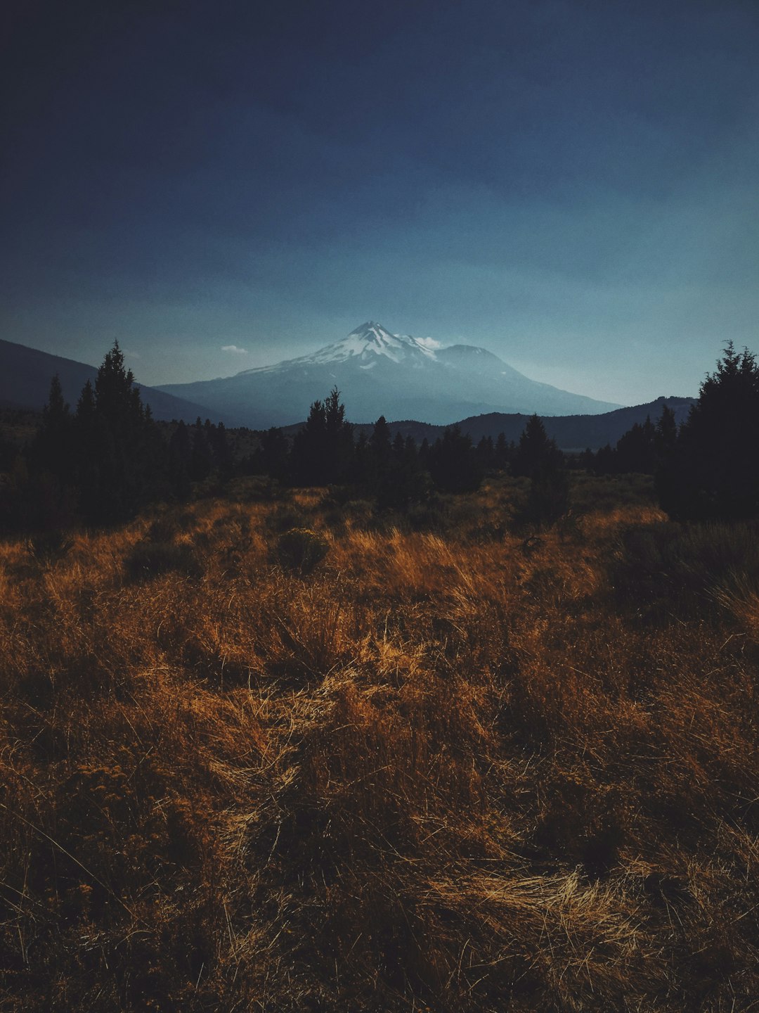 travelers stories about Hill in Mount Shasta, United States