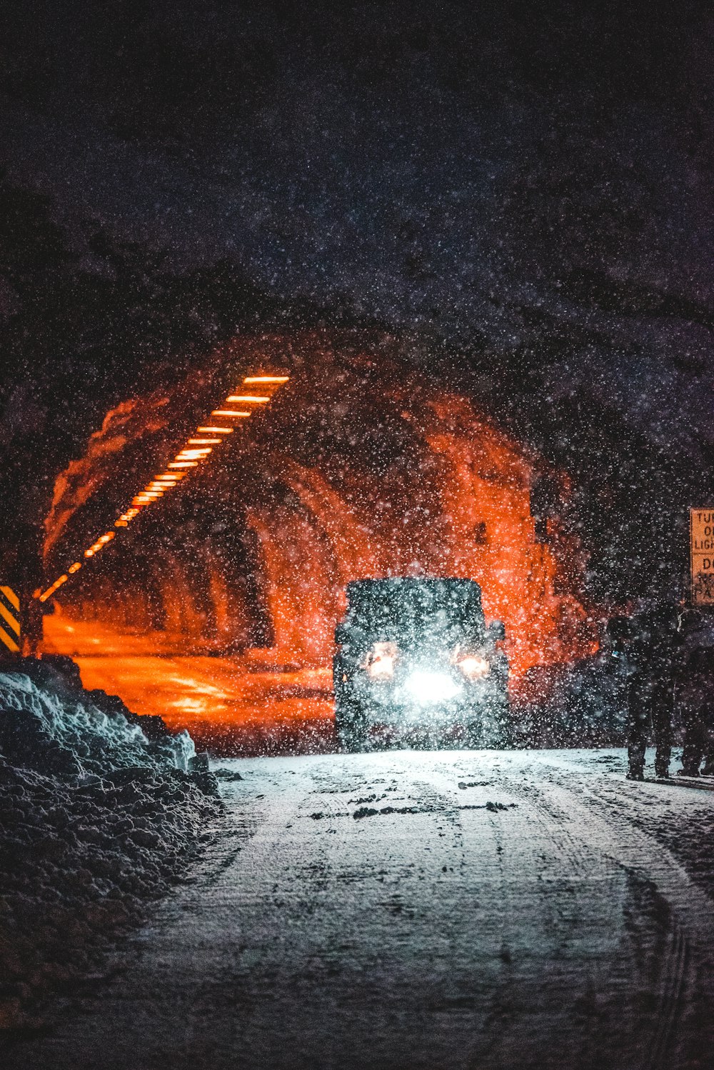veículo saiu do túnel durante a noite