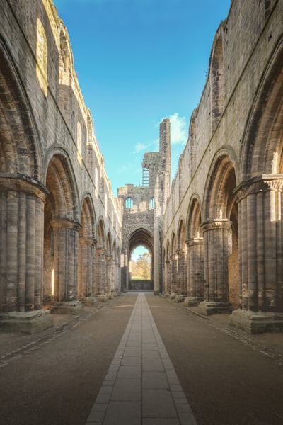 Kirkstall Cathedral Abbey - Desde Inside, United Kingdom