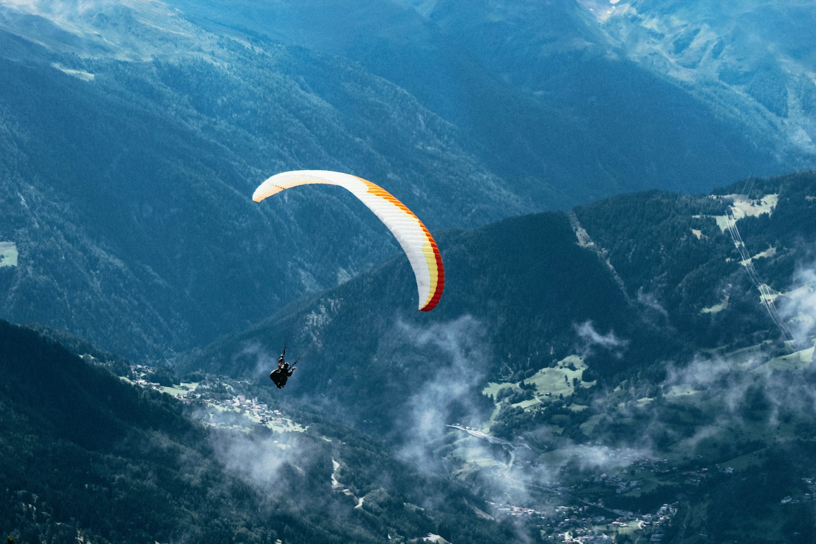 Canon EOS 1300D (EOS Rebel T6 / EOS Kiss X80) + Canon EF 75-300mm f/4-5.6 sample photo. Person paragliding over mountain photography