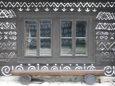 Elegant wooden wall art with geometric patterns hanging in a modern Tunisian home.