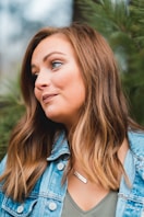 shallow focus photo of woman