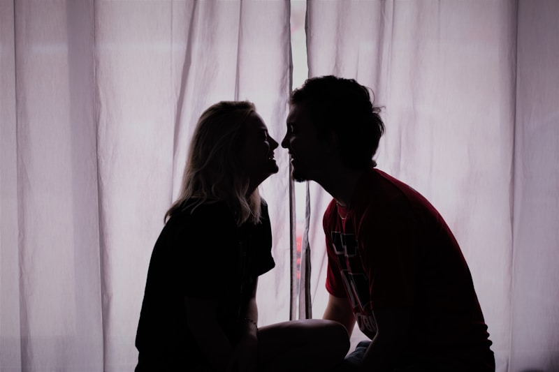 Silueta romántica al atardecer