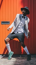 man doing tip-toe stunt during daytime
