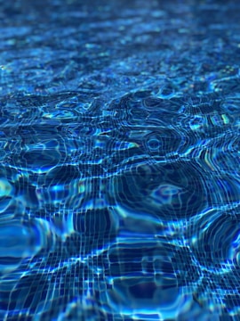water under solar pool cover