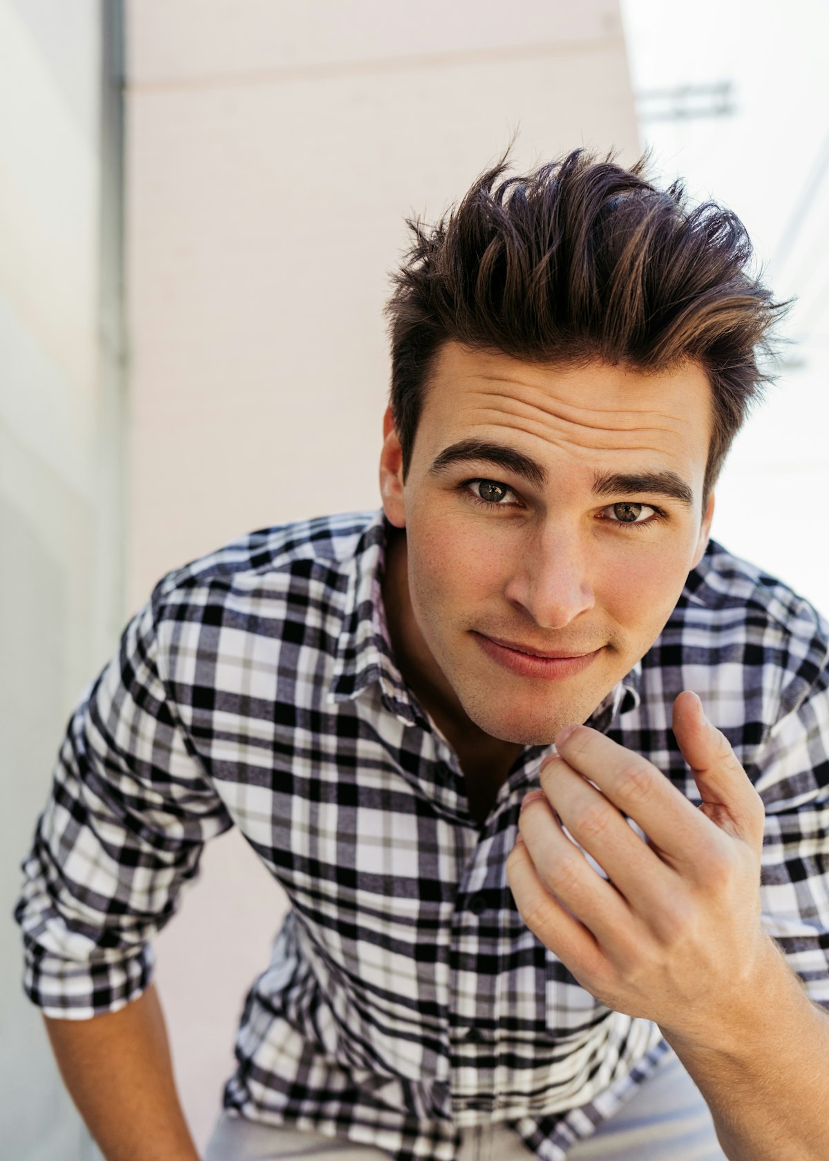5 Times Eye Contact Backfires (And What to Do Instead)
