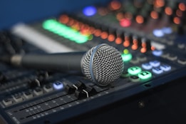 microphone on DJ controller