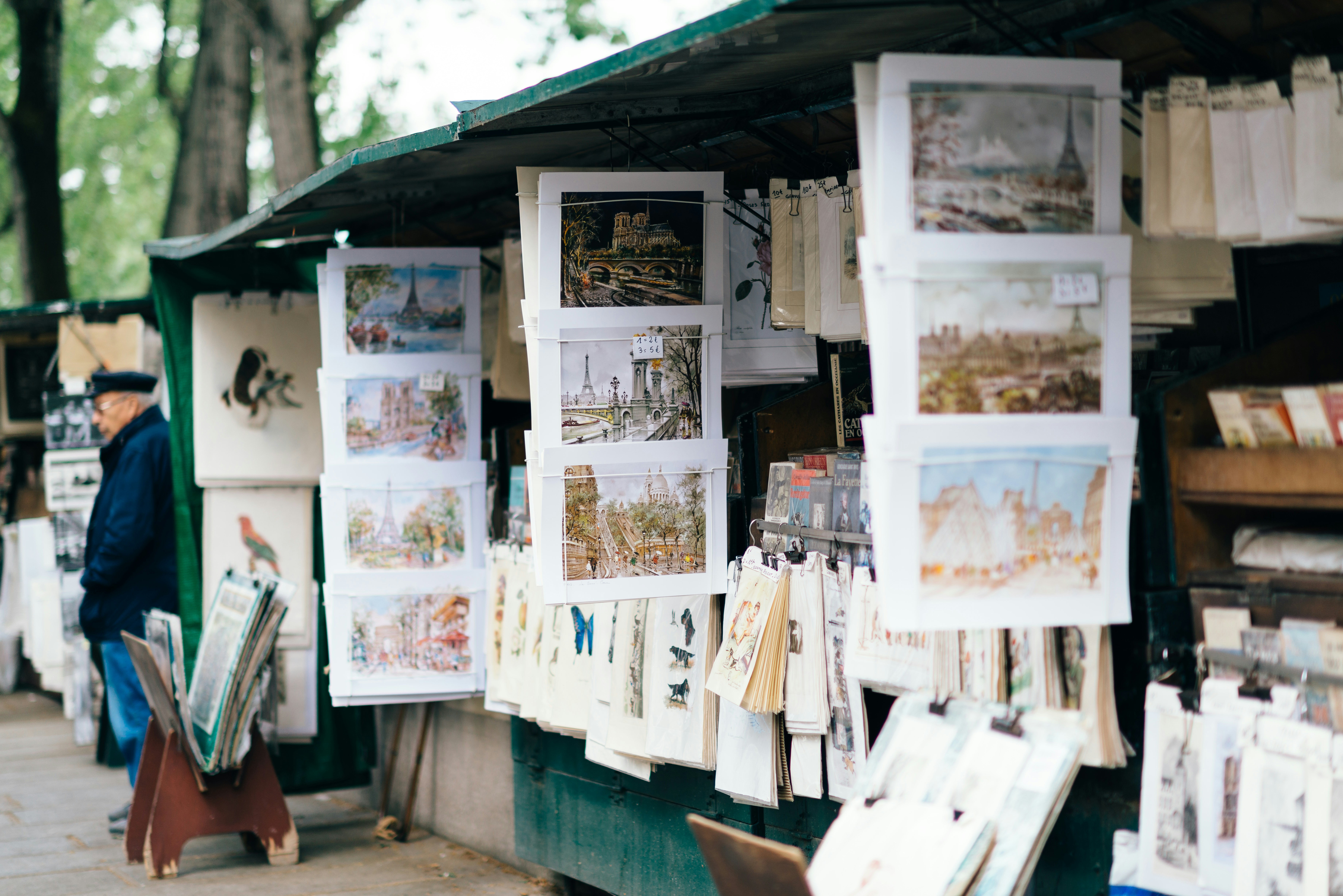 https://images.unsplash.com/photo-1520503652613-5a55d772ec77?ixid=M3w2MjYzNjJ8MHwxfHNlYXJjaHw3fHxTd2VldCUyMFBhcmlzJTIwQ3IlQzMlQUFwZXJpZSUyMCUyNiUyMENhZiVDMyVBOXxlbnwwfDB8fHwxNzIxNzU5NTI3fDA&ixlib=rb-4.0.3