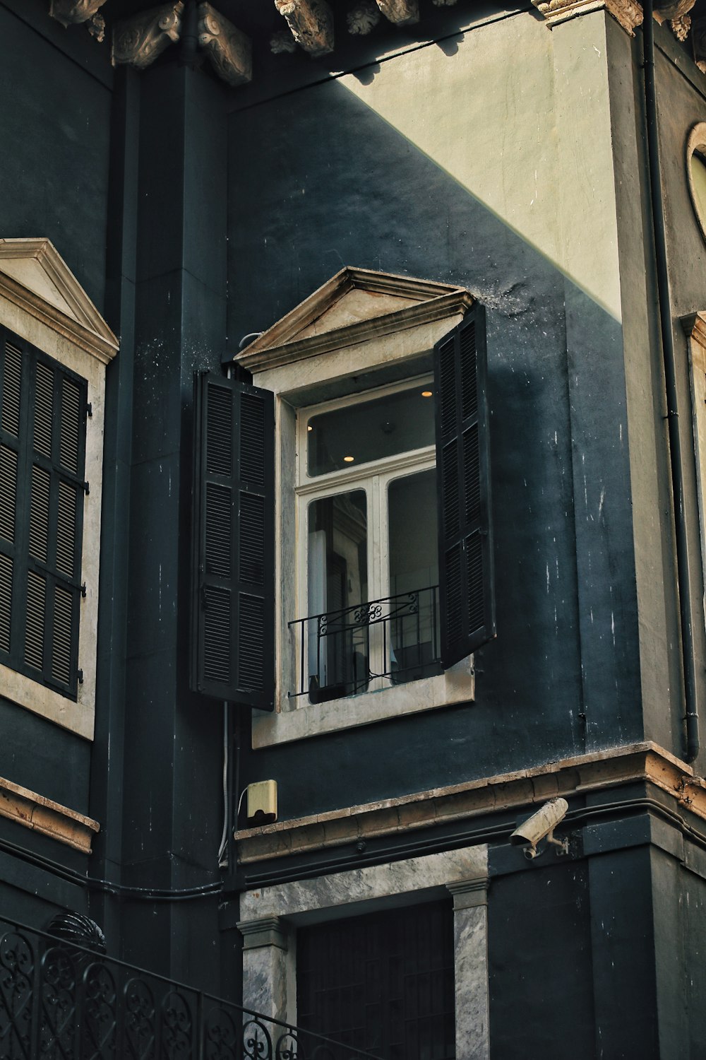 ventana de acero negro