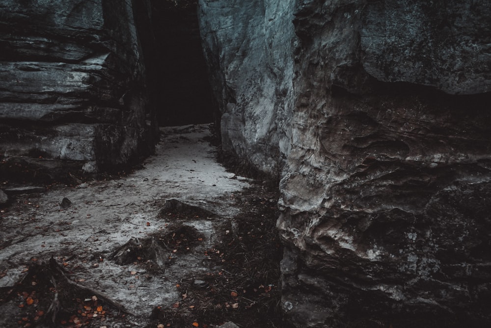 closeup photo of gray rock formations