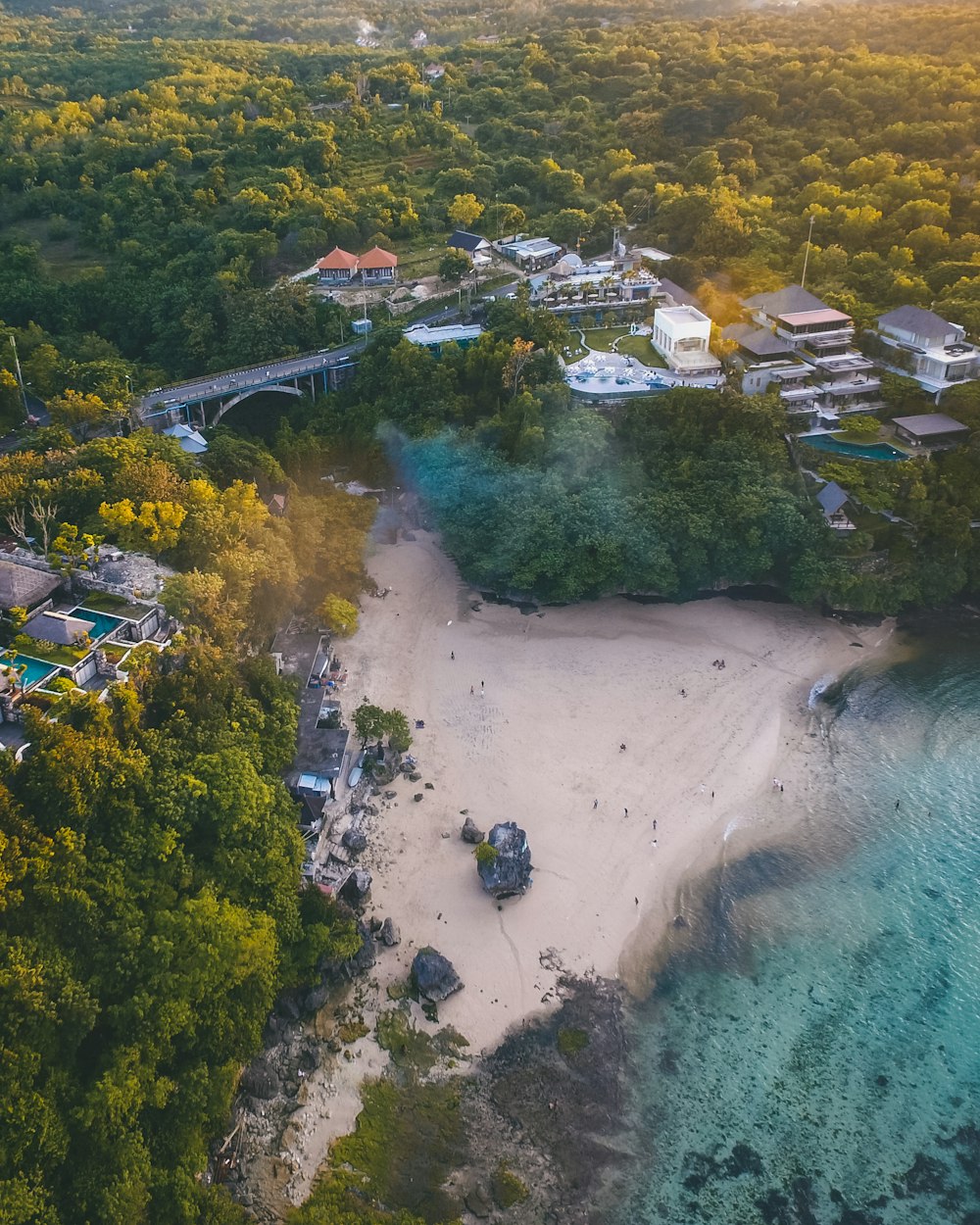 foto aerea della spiaggia