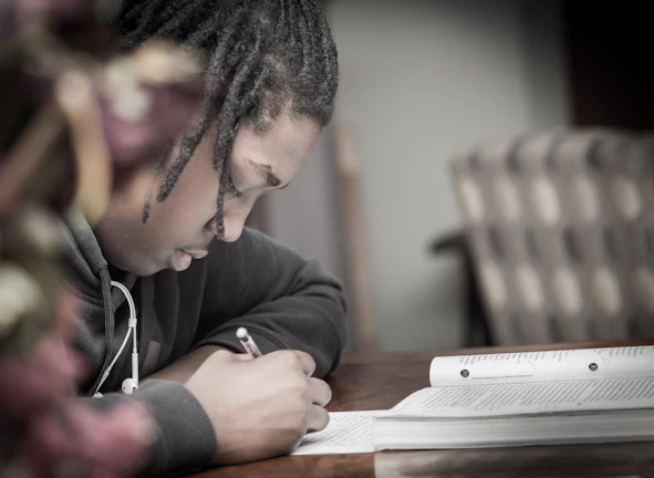A student attentively working on a personalized study plan with Rebeca López González.