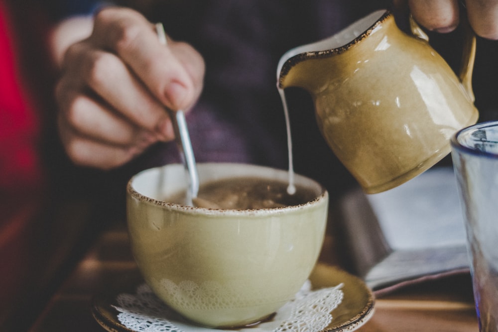 brown ceramic mug