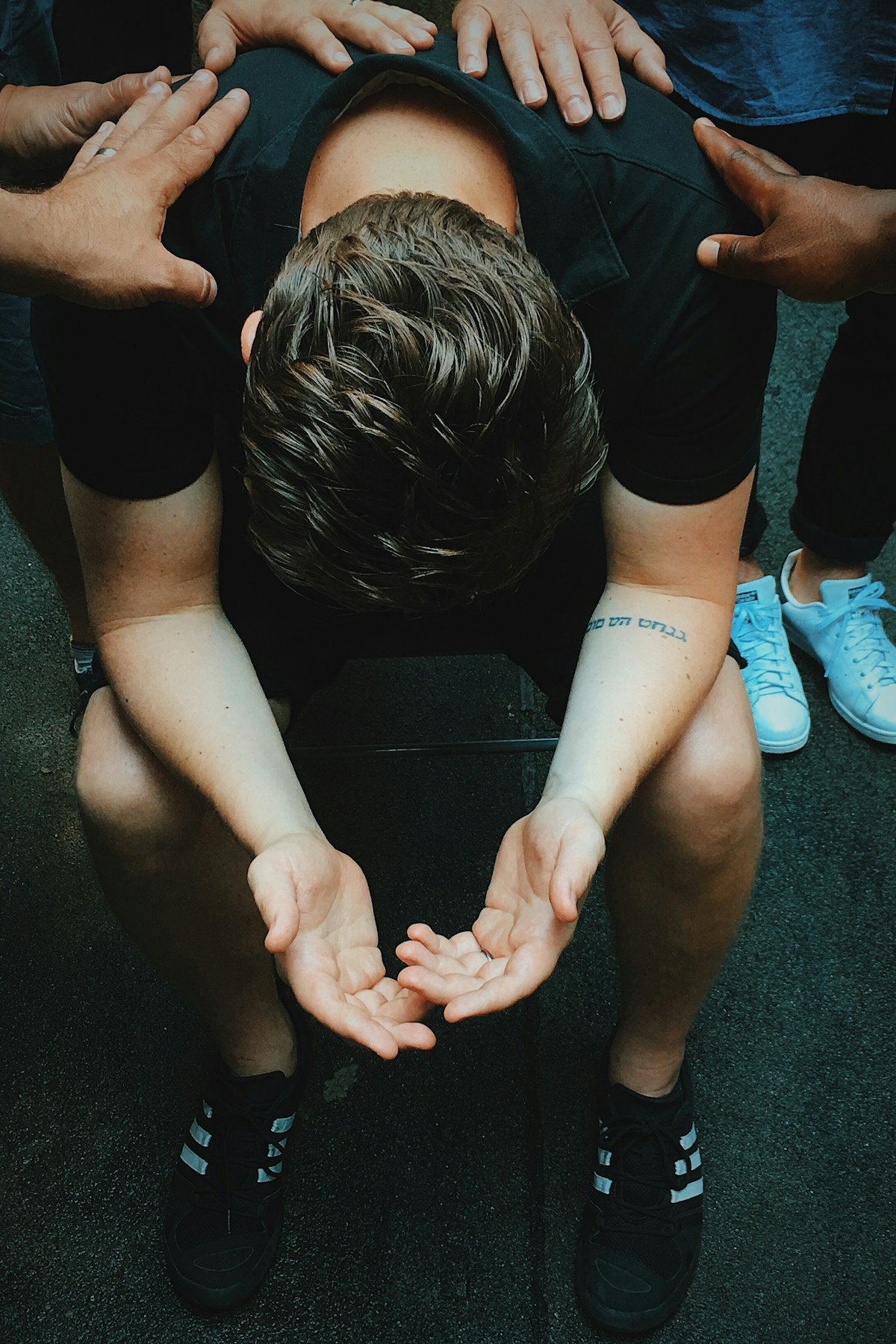 The Unspoken Connection: Understanding the Psychology Behind Feeling Understood Without Words