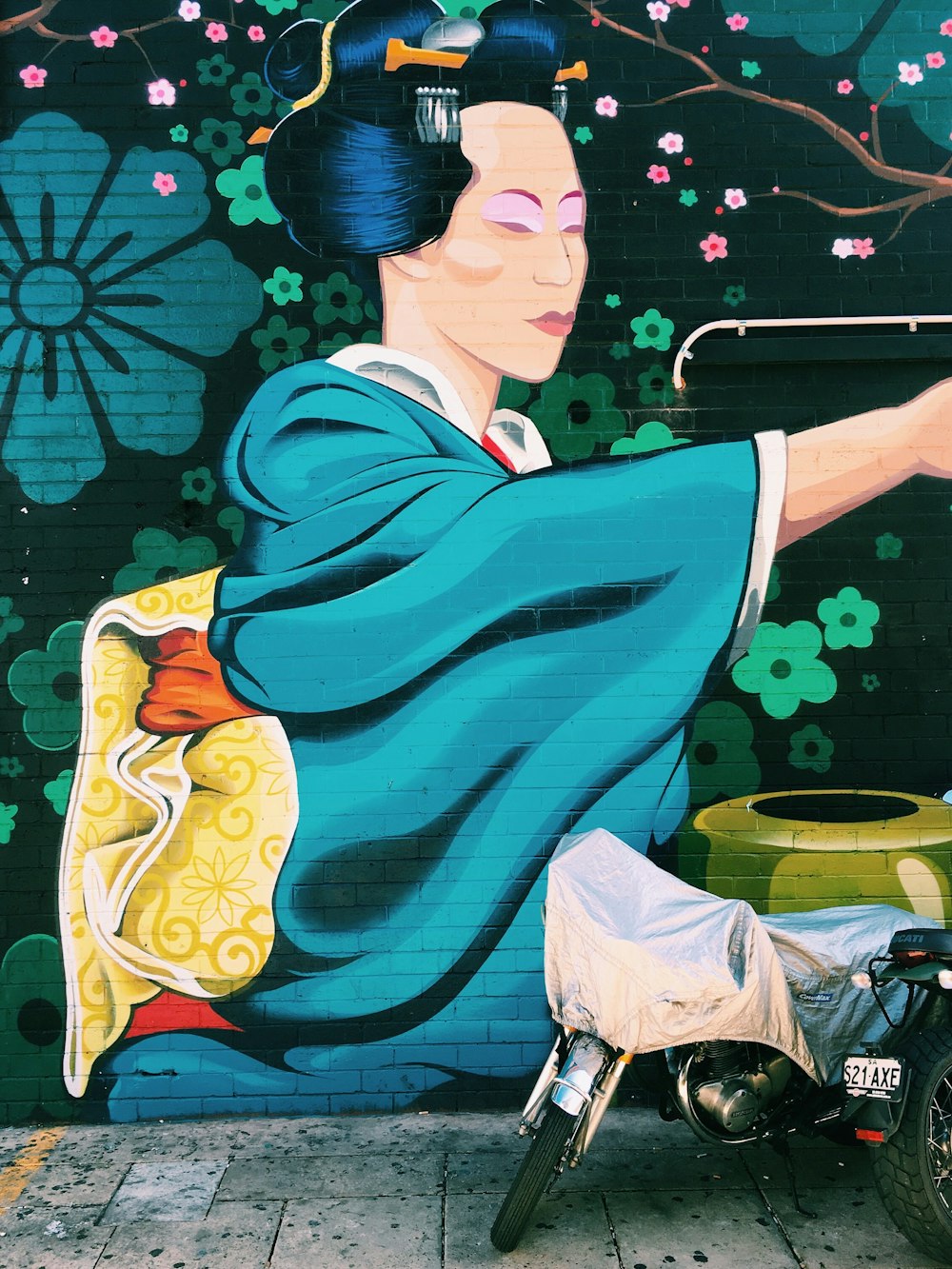 graffiti art of geisha