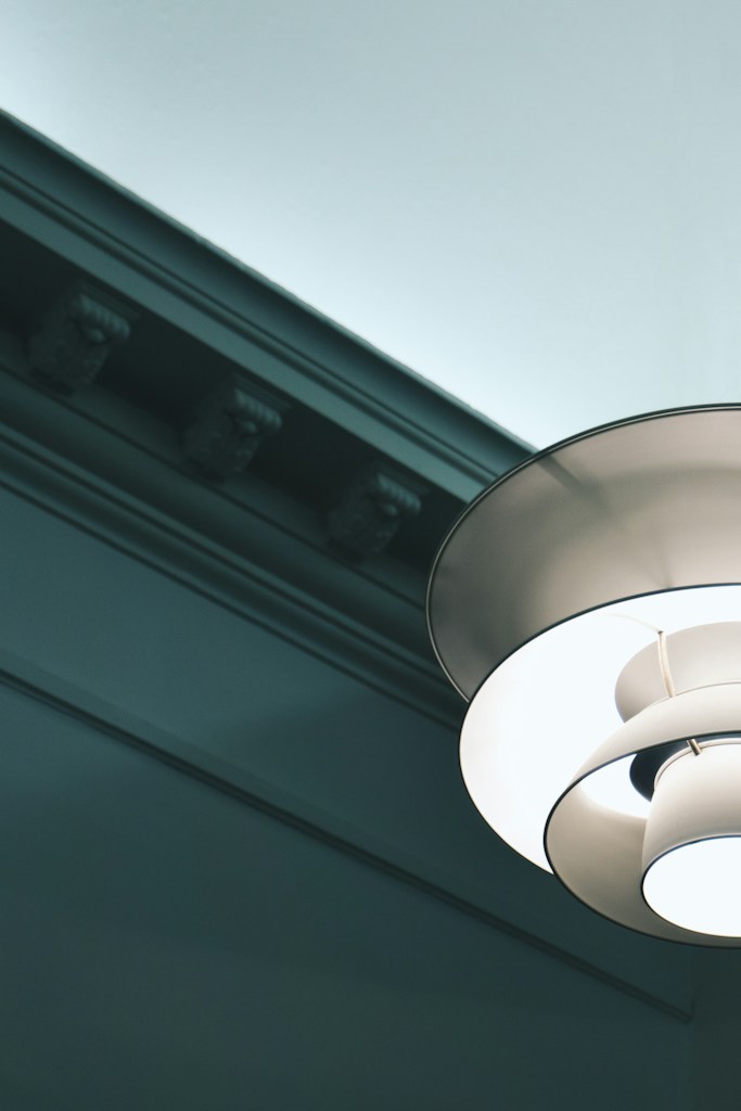Elegant Cornice Mould