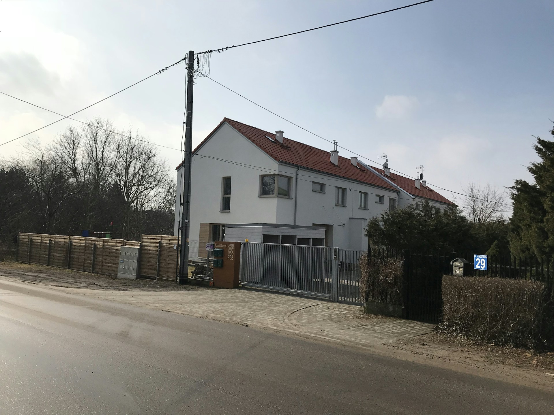 gray computer monitor