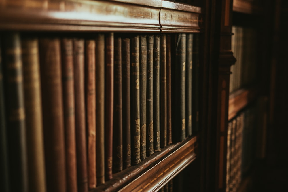 close-up photography of bookcase