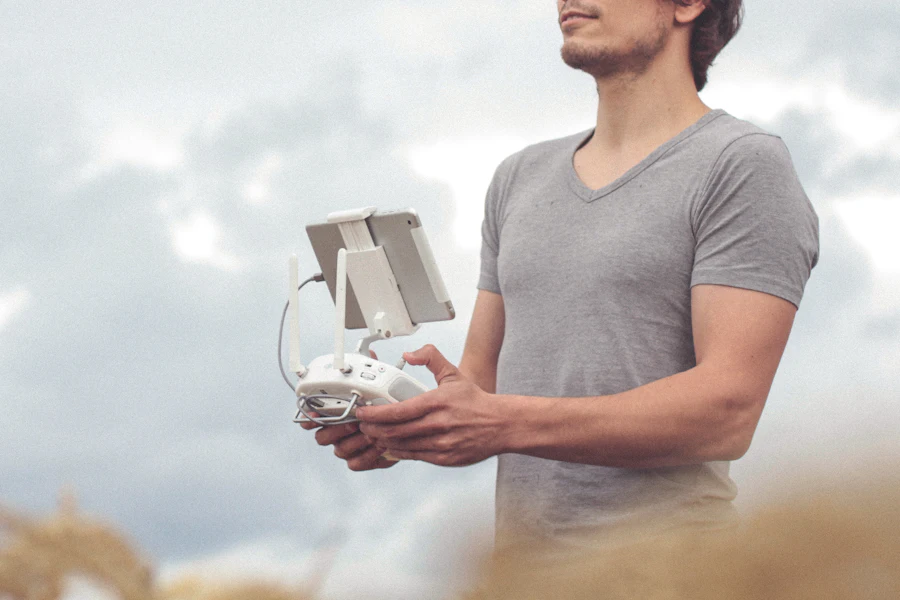 Télépilote aux commandes : vol au plus près du bâti